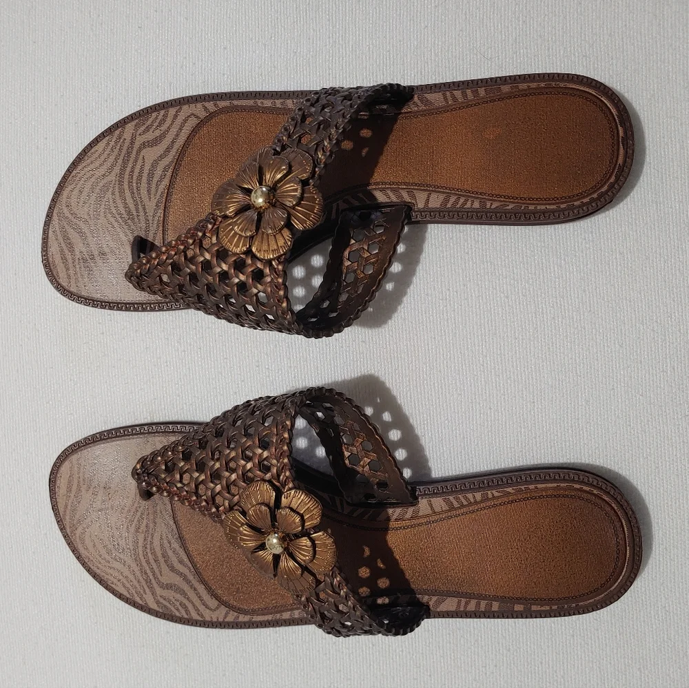 Grendene floral sandals.  Size 8 - Picture 4 of 8